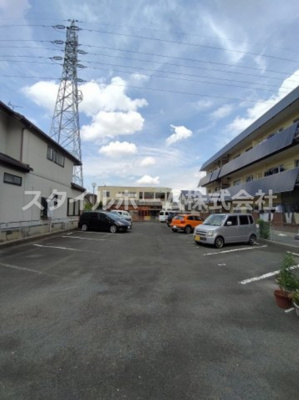 【駐車場】 | アーバンライフ豊橋 | 駐車場に車を止められます
