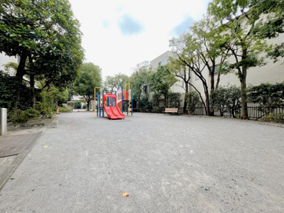 【その他共用部分】 | モアクレスト西台 | 安心して遊べる敷地内遊び場♪