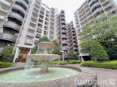 【外観】 | モアクレスト西台 | 東武東上線「東武練馬」駅徒歩７分
西洋風の中庭がお洒落な１１階建てマンションです♪