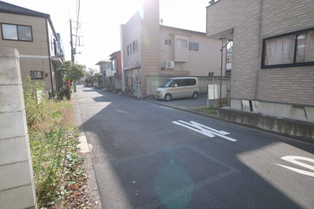 足利市通６丁目の売地の前面道路含む現地写真|細道ですが、見通しの良い道路になっています。