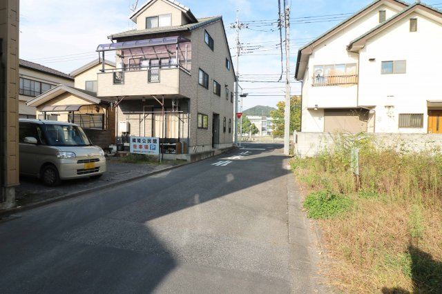 足利市通６丁目の売地の前面道路含む現地写真|閑静な住環境で交通量も少ないです。