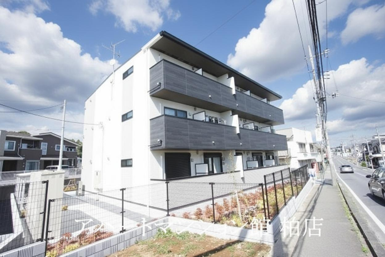 シャイニーの外観