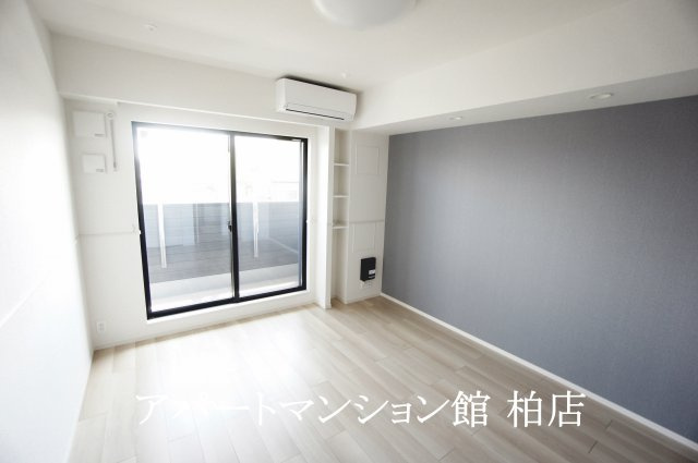 シャイニーの洋室