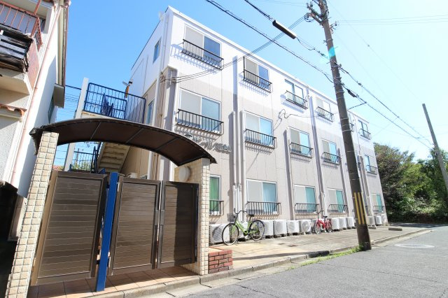 サニーパレス五色山のエントランス