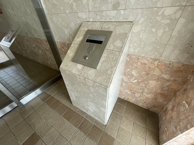 コスモ小戸のエントランス