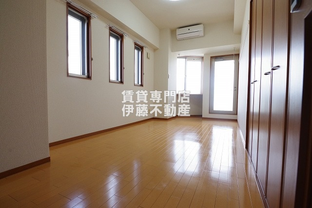 グランデ城西の洋室