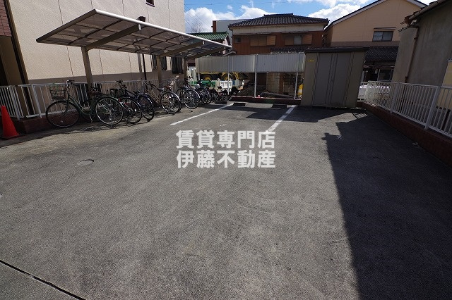 グランデ城西の駐車場