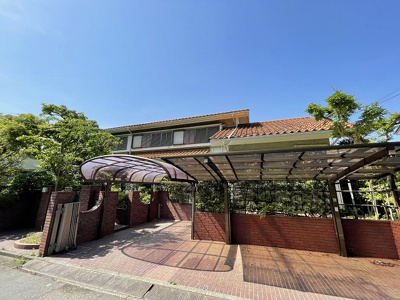 【外観】 | 王禅寺東5丁目戸建 | ペットOK♪「新百合ヶ丘」駅にアクセス可能な最寄りバス停まで徒歩8分！緑豊かで閑静な住宅地にある2階建ての一戸建てです☆