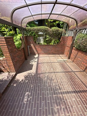 【駐車場】 | 王禅寺東5丁目戸建 | いつでも目の届く敷地内に駐車場があります♪荷物がかさばりがちなお買物にも、敷地内駐車場があると便利ですよね☆