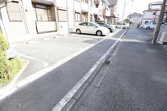 シャンティの駐車場