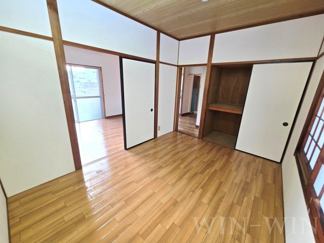 三栄マンションの洋室