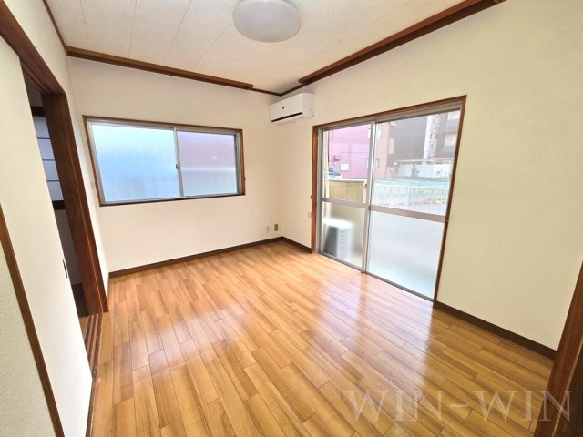 三栄マンションの居間・リビング