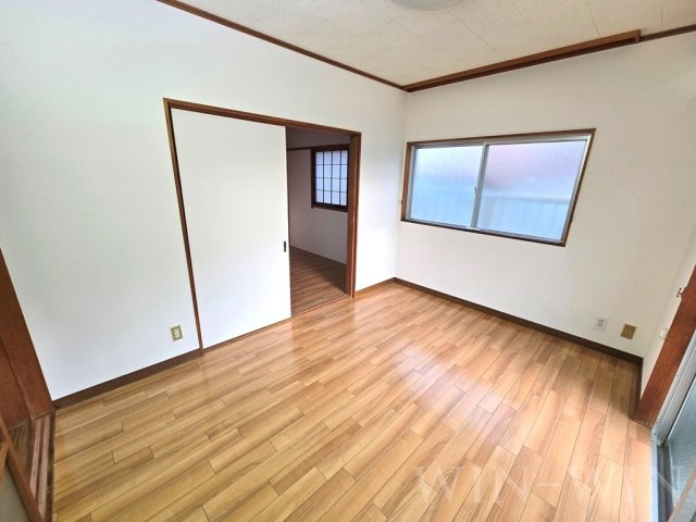 三栄マンションの居間・リビング