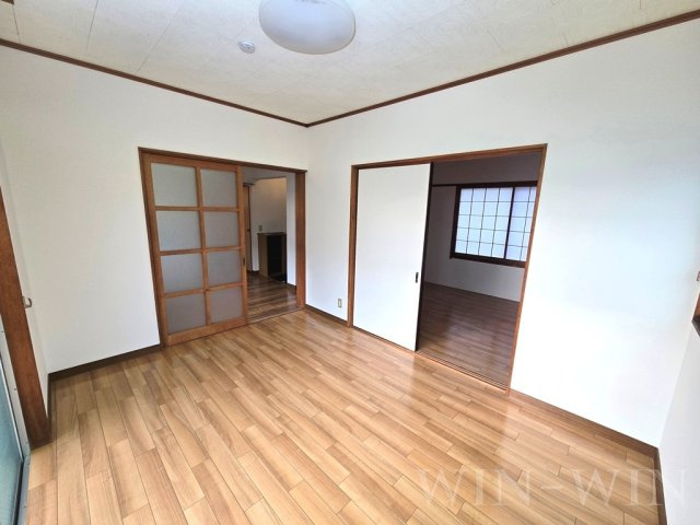 三栄マンションの居間・リビング