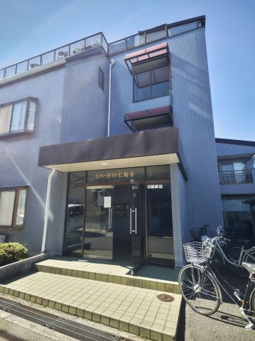 リバーサイド仁和寺のエントランス|毎日通るエントランスはこのようになっています