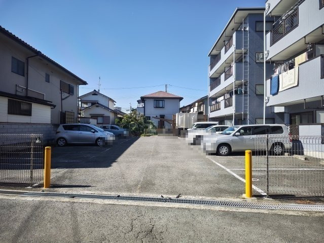 リバーサイド仁和寺の駐車場|駐車スペースもあります