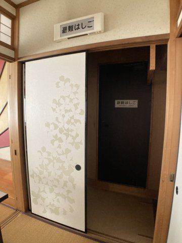 乙川町店舗の玄関