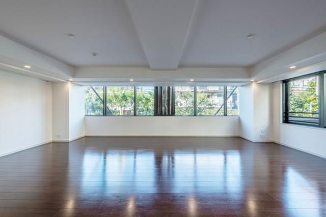 新宿区市谷砂土原町３丁目の賃貸マンションの居間・リビング