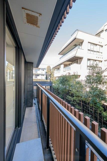 新宿区市谷砂土原町３丁目の賃貸マンションのバルコニー