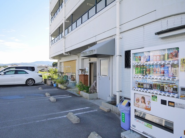 アイリスハイツ6号館の駐車場
