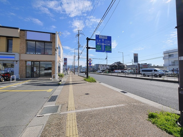 三条大路2丁目店舗事務所の駐車場
