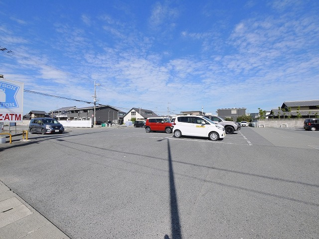 三条大路2丁目店舗事務所の駐車場