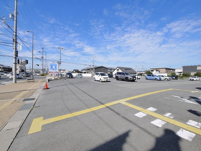三条大路2丁目店舗事務所の駐車場