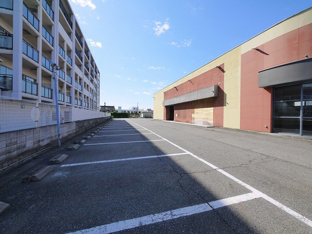 吉田店舗の駐車場
