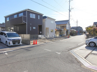 【前面道路含む現地写真】
