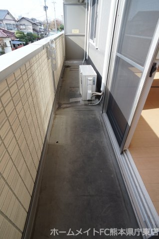 熊本市東区桜木３丁目のアパートのバルコニー