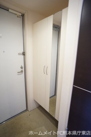 熊本市東区桜木３丁目のアパートの玄関