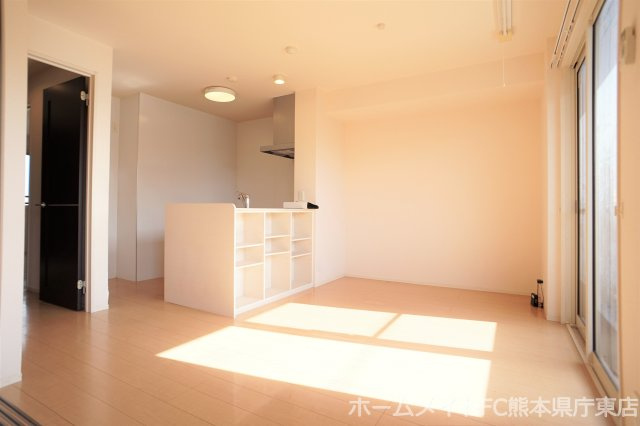 熊本市東区桜木３丁目のアパートの居間・リビング