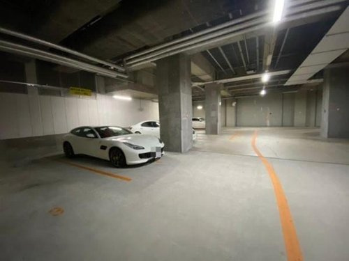 ブリリアタワー東京の駐車場|地下2階平面式駐車場