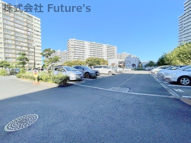 パークフィールドみさとテラ・ウエスト四街区3号館　中古マンションの駐車場|駐車場の写真になります。