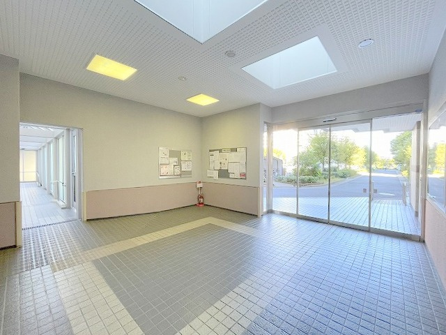 パークフィールドみさとテラ・ウエスト四街区3号館　中古マンションのエントランス|エントランスの写真になります。