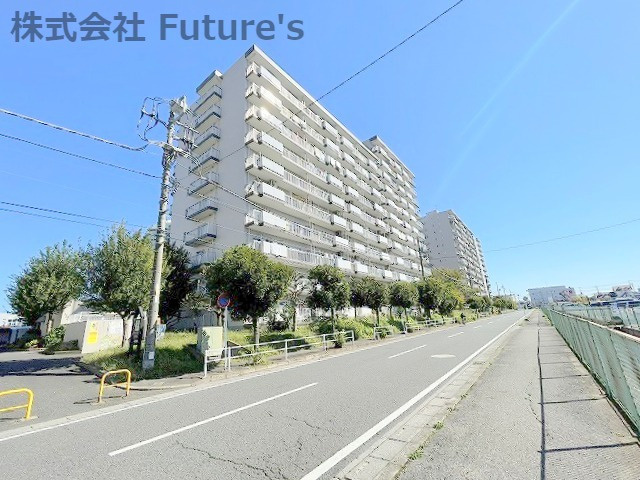 パークフィールドみさとテラ・ウエスト四街区3号館　中古マンションの外観|JR武蔵野線「新三郷」駅・徒歩16分！リノベーション済みの中古マンションになります。