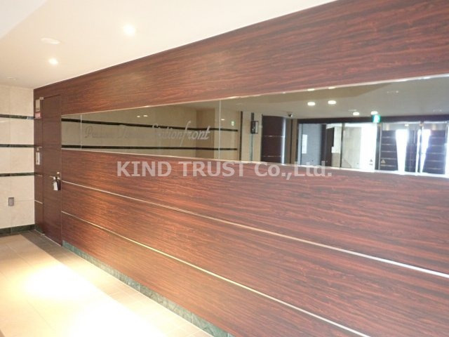 プレサンス天満ステーションフロントのロビー|ゆとりのあるロビーです