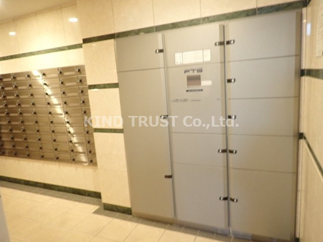 プレサンス天満ステーションフロントのその他共用部分|便利な宅配ボックスです