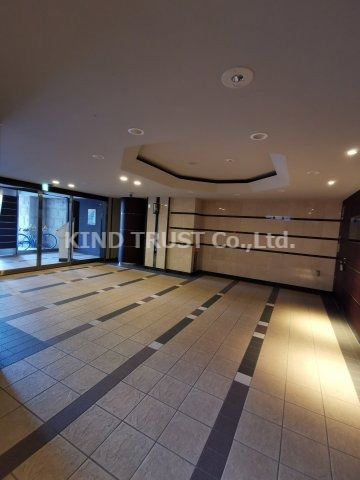 プレサンス天満ステーションフロントのロビー|落ち着いたロビーです