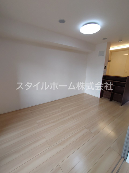 【居間・リビング】 | コンフォール西小鷹野 | 別部屋写真です。