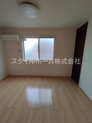 【居間・リビング】 | コンフォール西小鷹野 | 別部屋写真です。