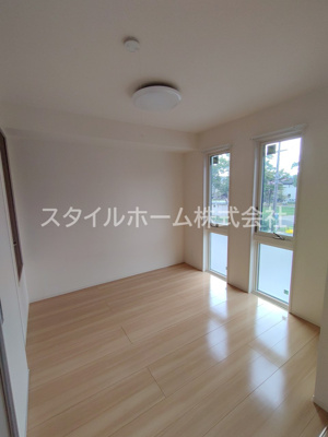 【居間・リビング】 | コンフォール西小鷹野 | 別部屋写真です。