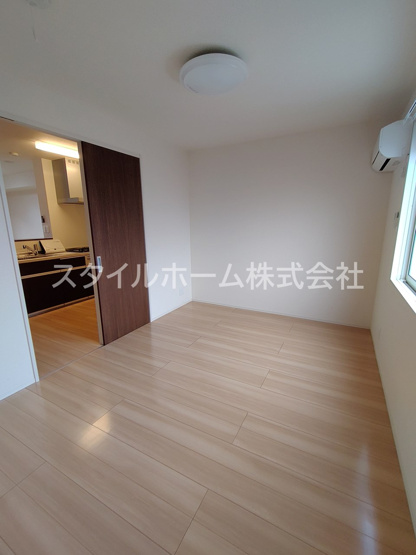 【内装】 | コンフォール西小鷹野 | 別部屋写真です。