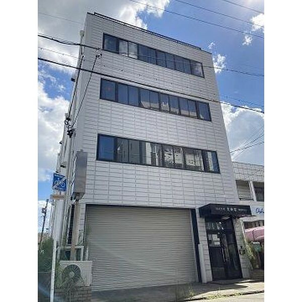 八田車庫付事務所