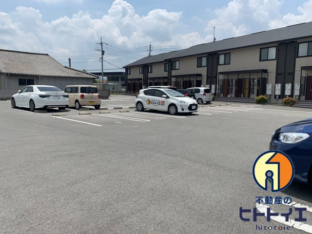 ラフレの駐車場|駐車場も広々としています♪