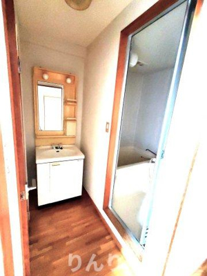 【独立洗面台】 | 第二南昭ハイツ | 朝の支度にも助かる、独立の洗髪洗面化粧台