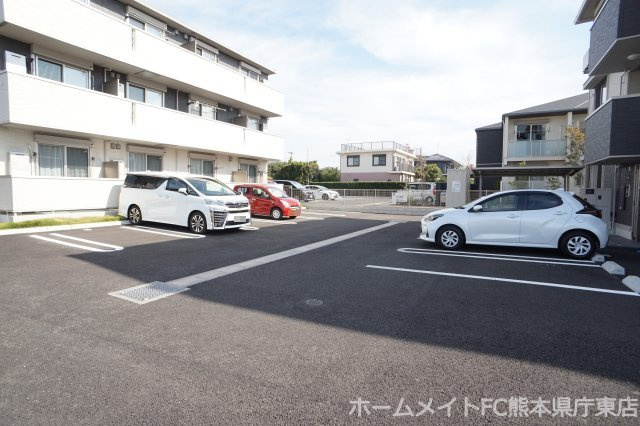 熊本市東区若葉６丁目のアパートの駐車場