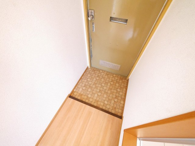 若草荘B棟の玄関|シンプルで使いやすい玄関です