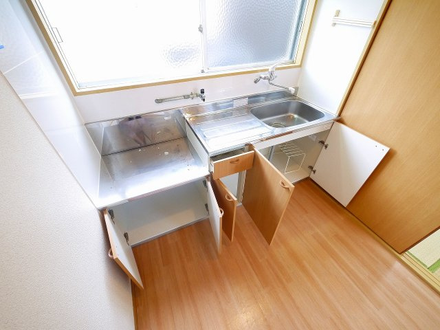 若草荘B棟のキッチン|使いやすいキッチンです