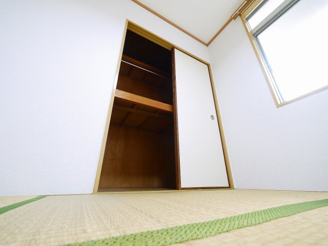 若草荘B棟の収納|便利な収納スペースです